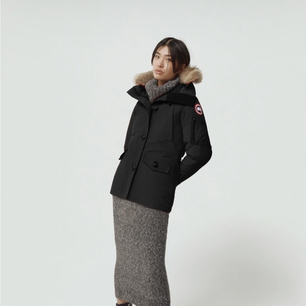 MONTEBELLO PARKA Small Black Canada Goose Women’s Jacket with Fur